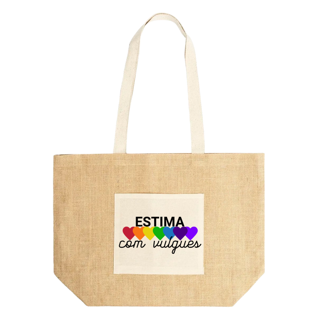 Bossa de platja de jute amb anses de cotó i butxaca frontal amb la frase “Estima com vulgues” i cors de colors de l’arc de Sant Martí, símbol de la diversitat LGTBI+.