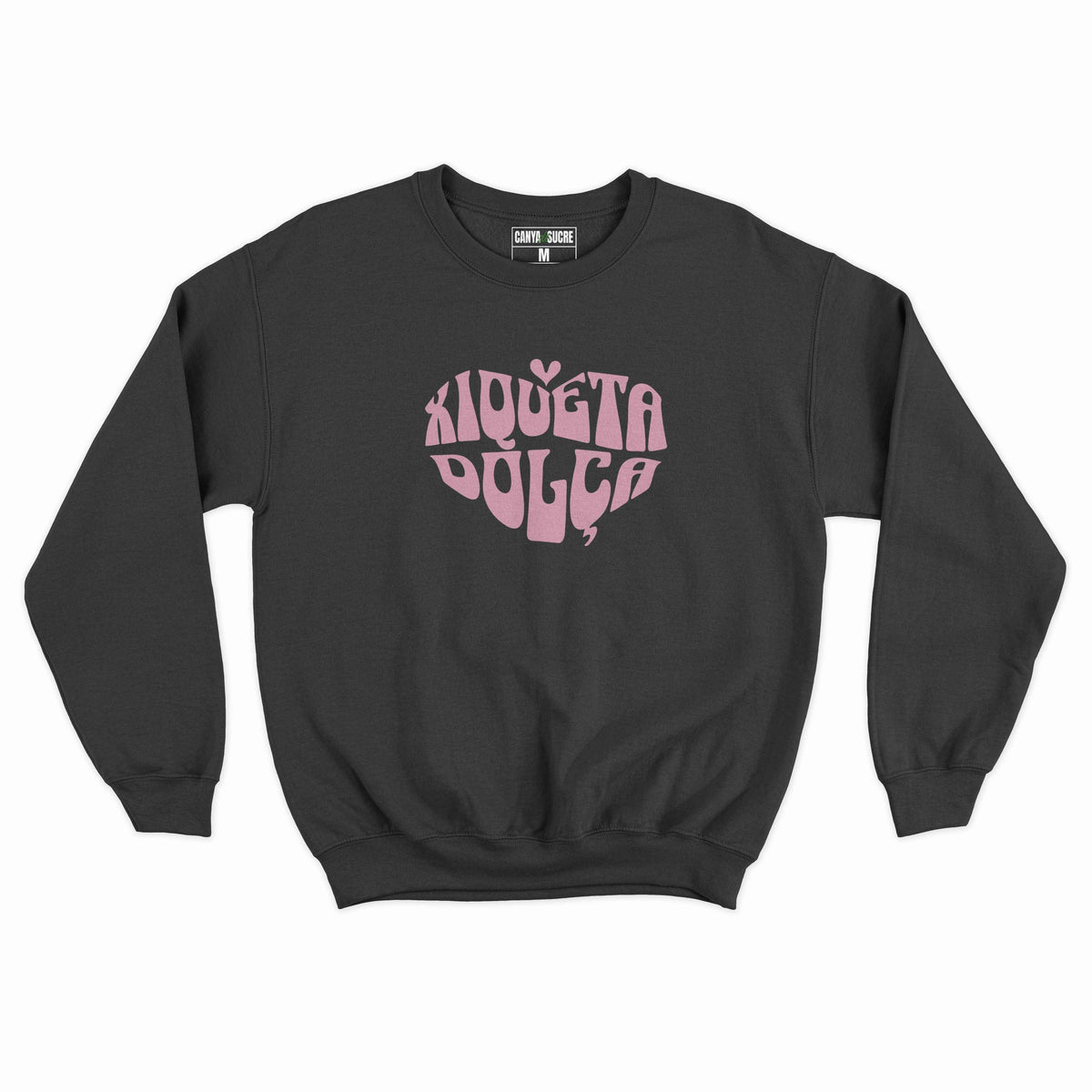 Dessuadora negra amb el disseny “Xiqueta Dolça” al pit en tipografia retro groovy rosa amb forma de cor, de Canya de Sucre.