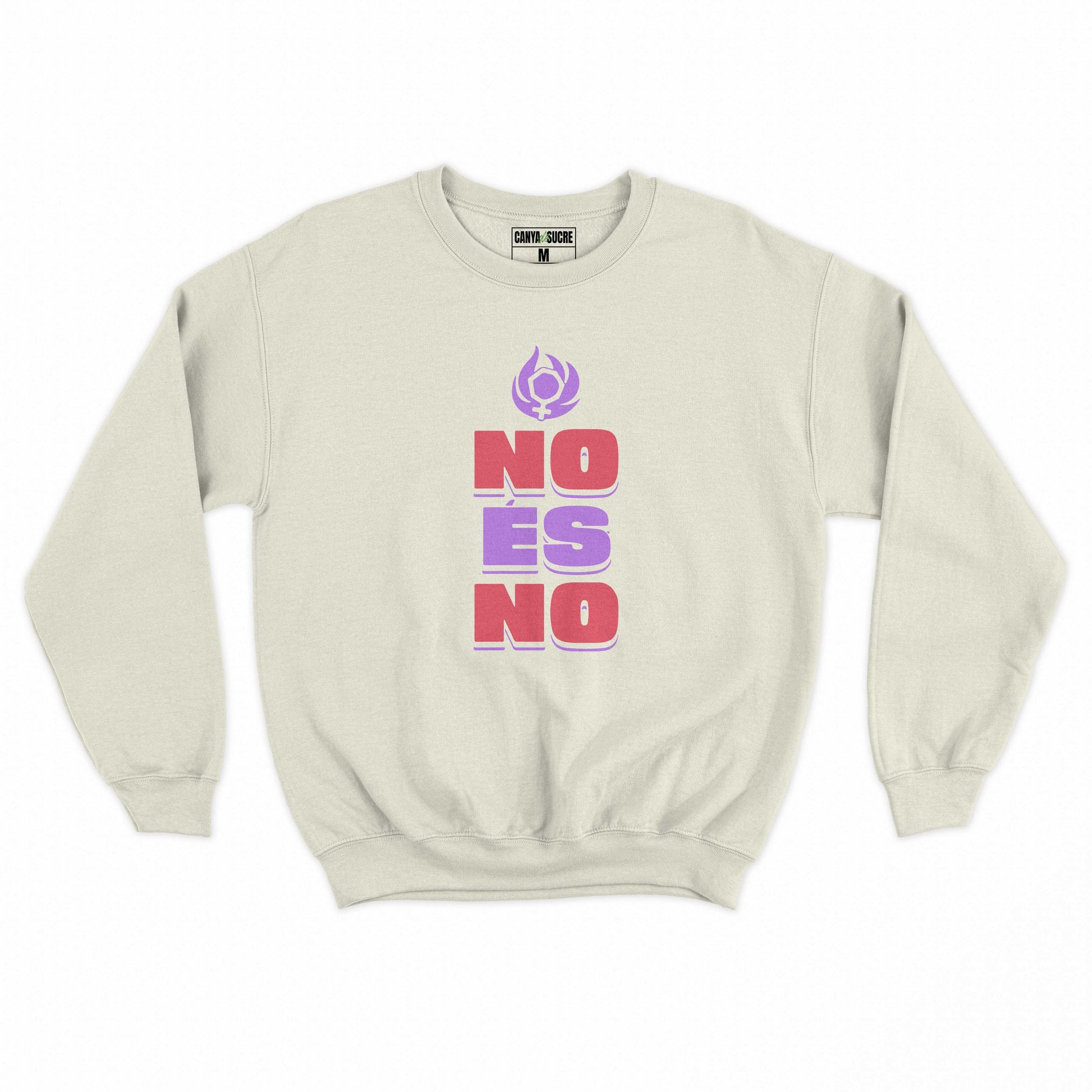 Dessuadora beige amb el missatge “NO ÉS NO” en lletres grans de color roig i morat, amb símbol feminista —disseny original de Canya de Sucre.