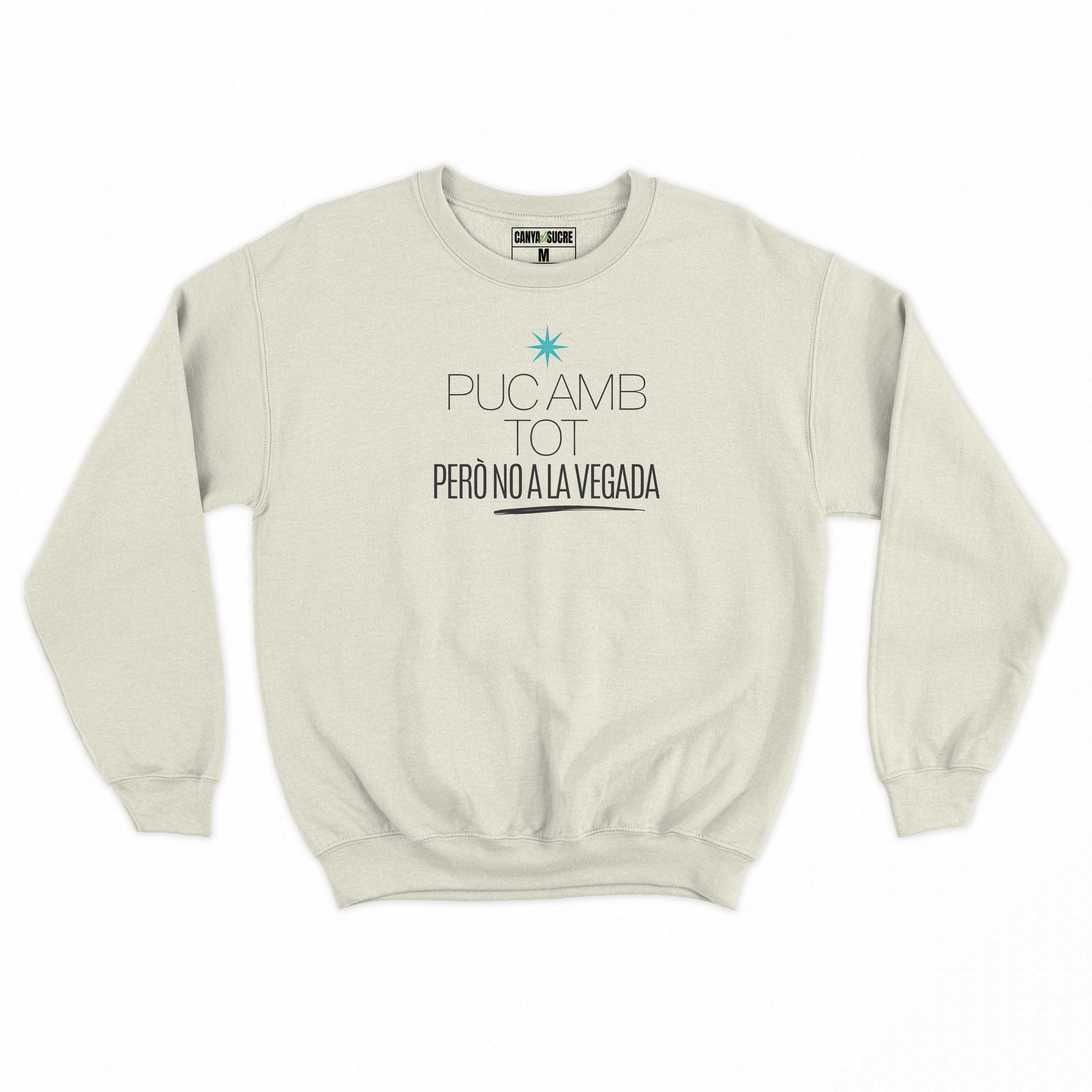 Dessuadora de to clar amb efecte vintage i el text “Puc amb tot però no a la vegada” —disseny original i minimalista de Canya de Sucre.