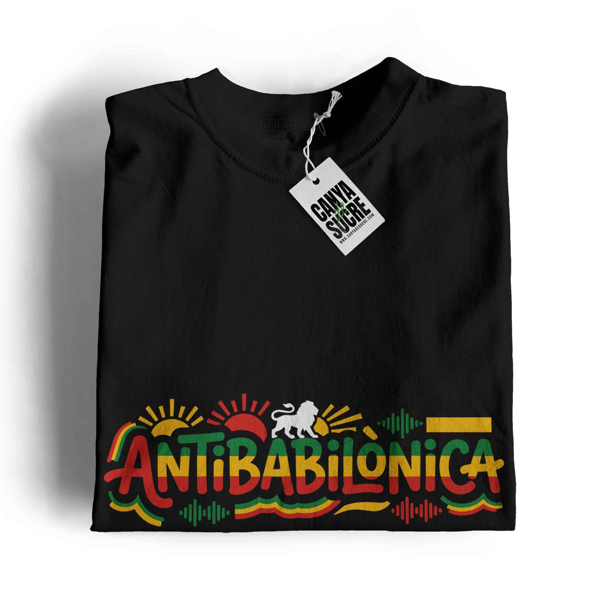 Samarreta negra amb el disseny "Antibabilònica" en colors rasta amb lleó de Judà i ones de so, inspirat en Auxili, de Canya de Sucre.
