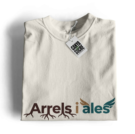 Samarreta blanc vintage amb disseny "Arrels i ales" en tipografia amb arrels brotant en marró i ales en verd petrol, de Canya de Sucre.