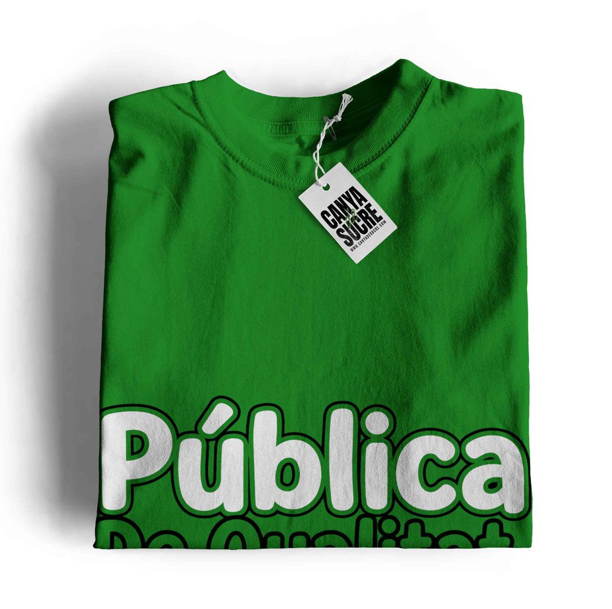 Samarreta verda amb el disseny "Pública, De Qualitat, En Valencià" en tipografia bubble blanca i il·lustració de xiquets agafats de la mà, de Canya de Sucre.