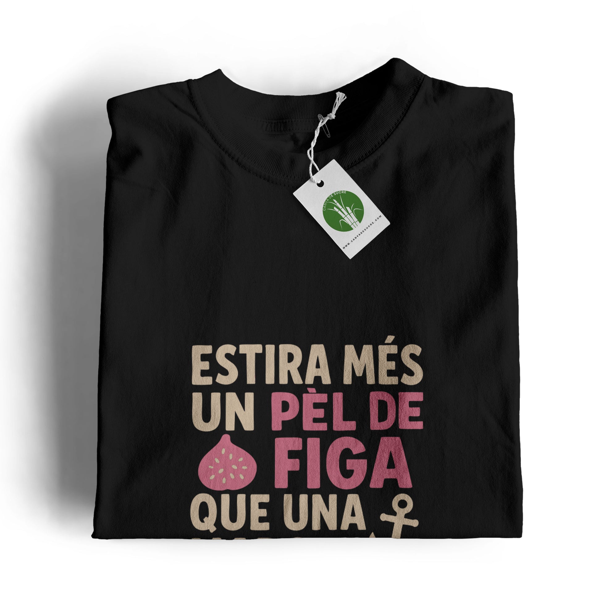 Samarreta negra plegada amb etiqueta de Canya de Sucre, mostrant la frase “Estira més un pèl de figa que una maroma de barco”.