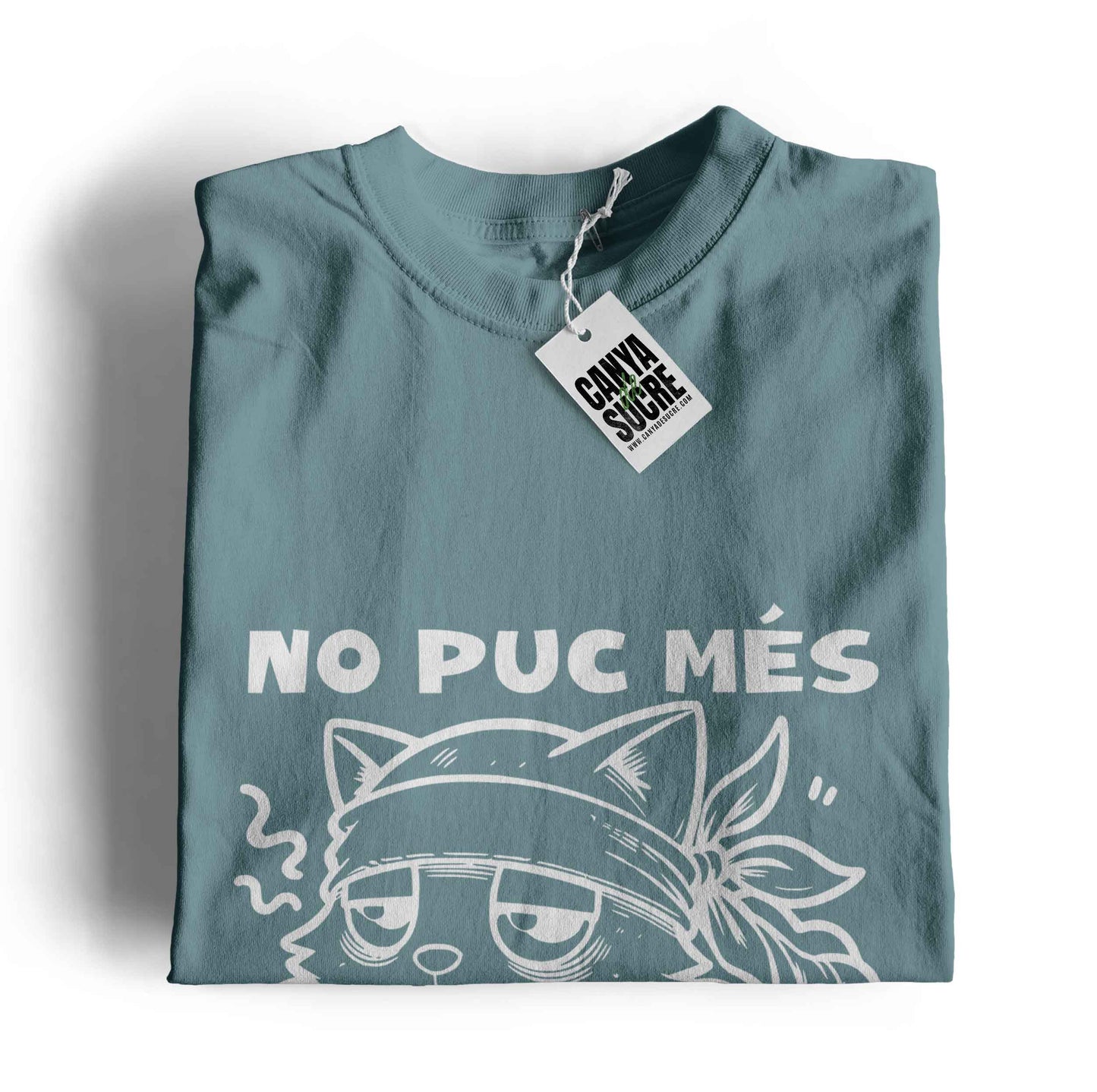 Samarreta blau dusty amb estampat d'un gat aborronat i la frase "no puc més". Disseny original de Canya de Sucre